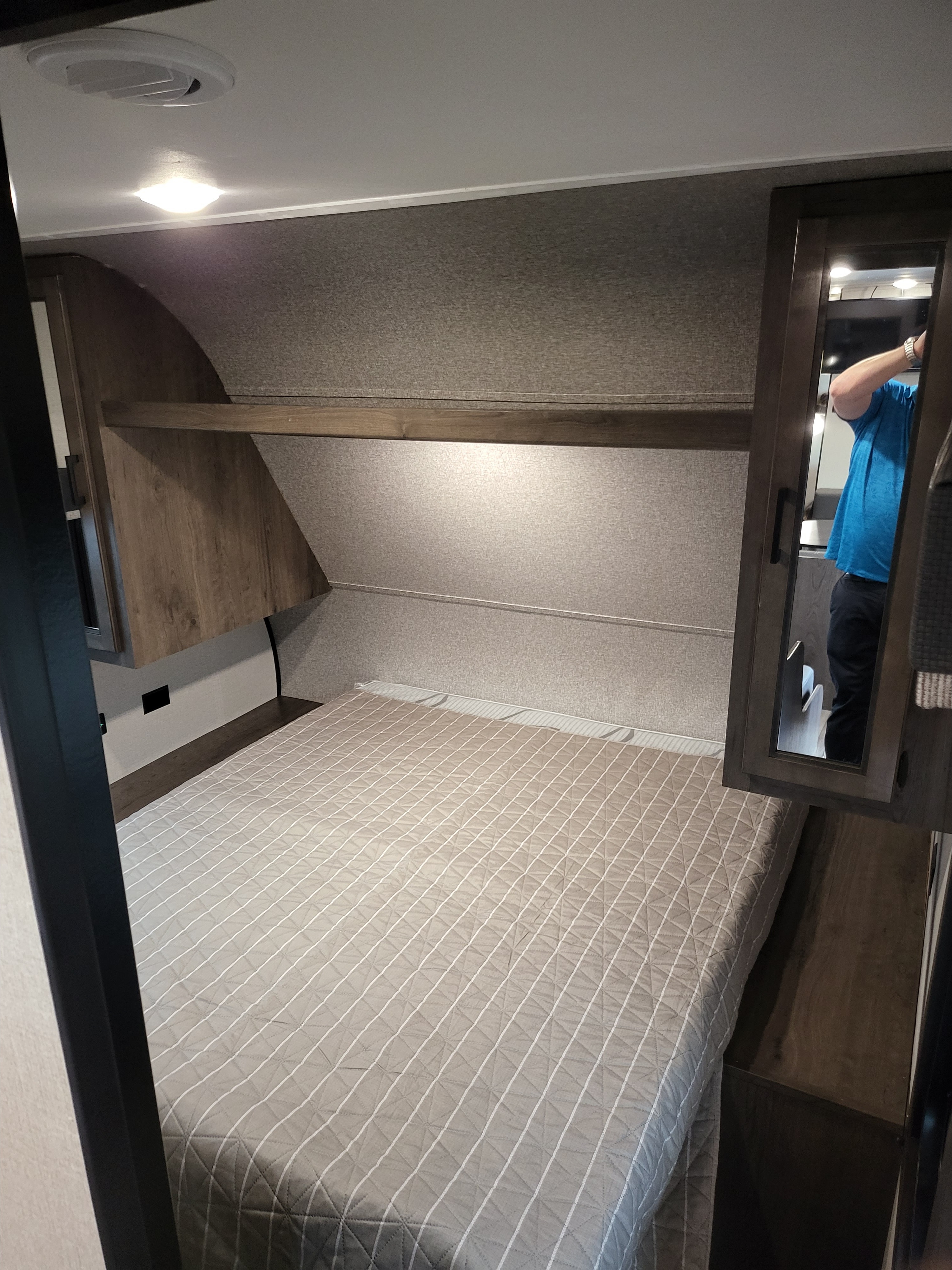 Starcraft 26BH Travel Trailer with perks!