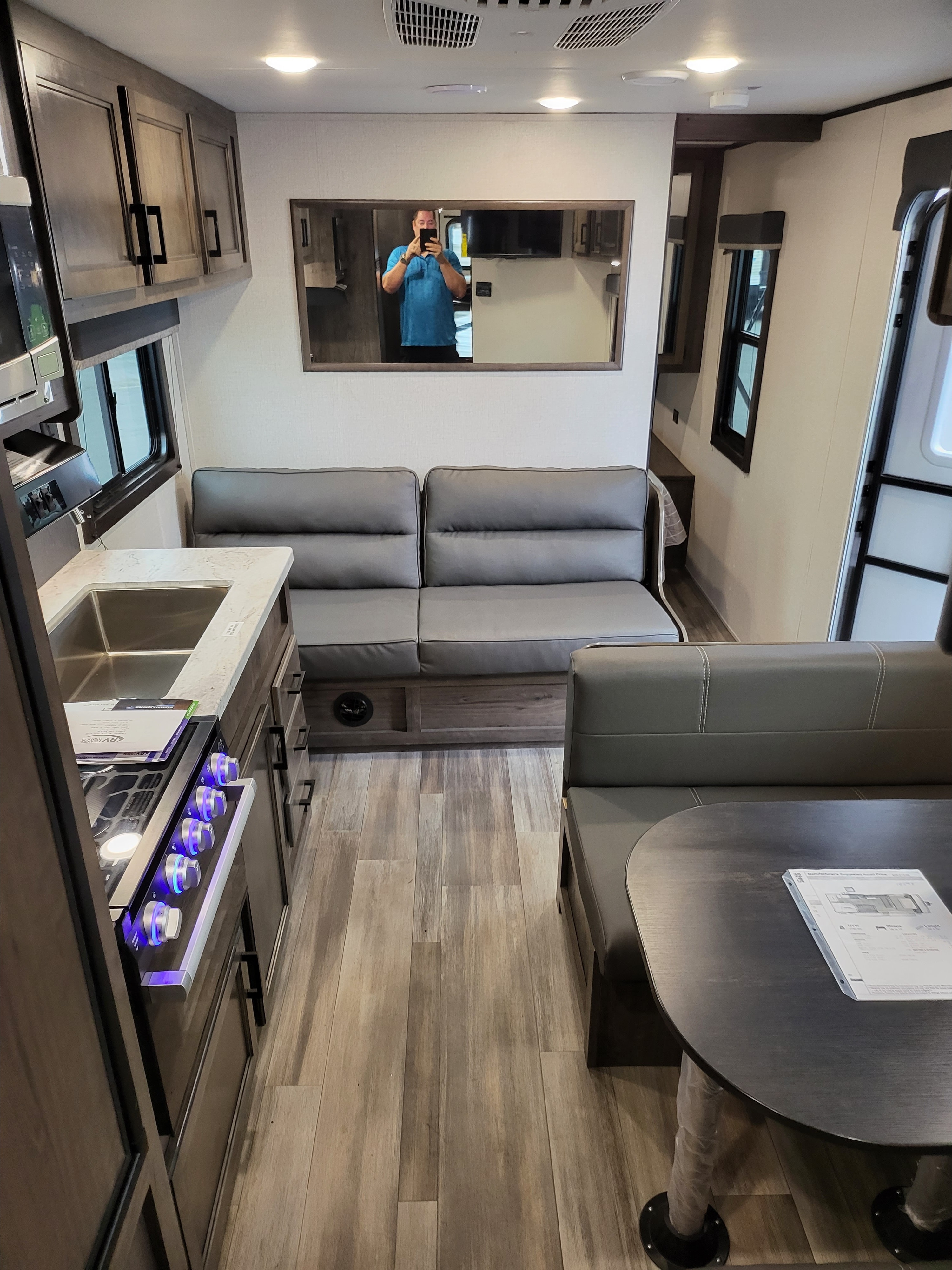 Starcraft 26BH Travel Trailer with perks!