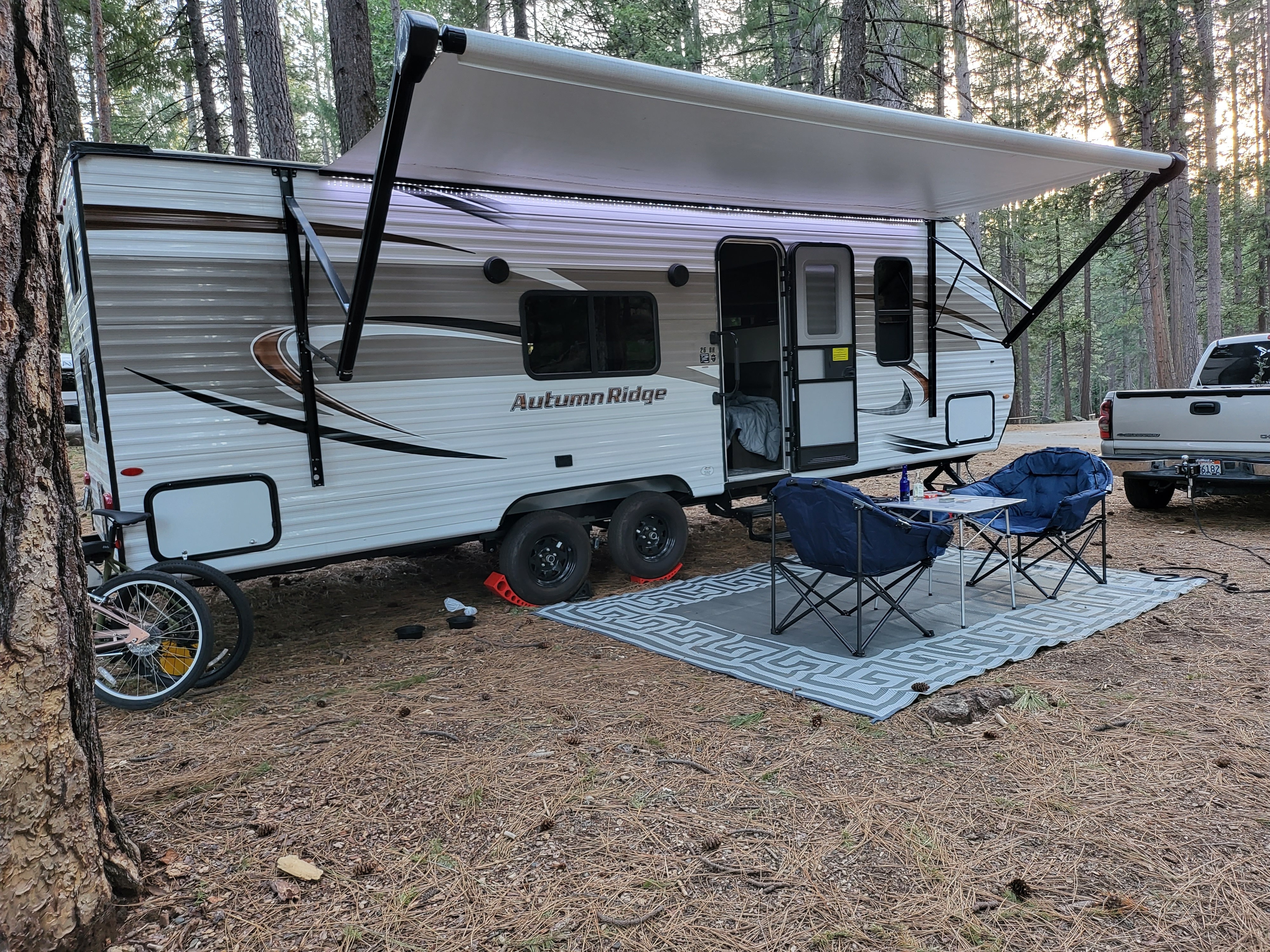 Starcraft 26BH Travel Trailer with perks!