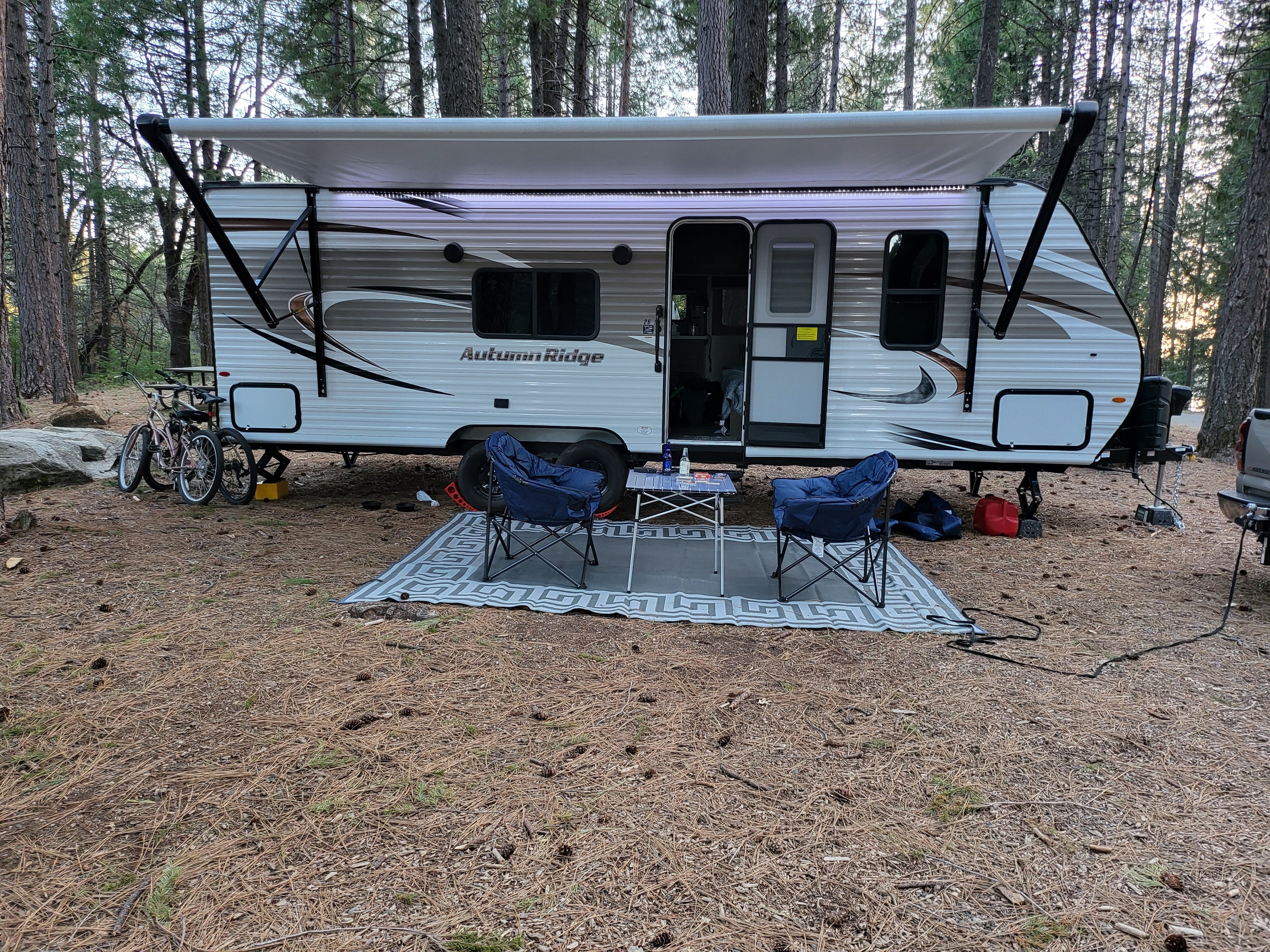 Starcraft 26BH Travel Trailer with perks!