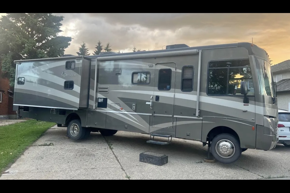 David's Winnebago Sightseer Class A