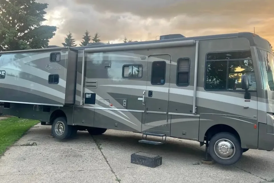 David's Winnebago Sightseer Class A