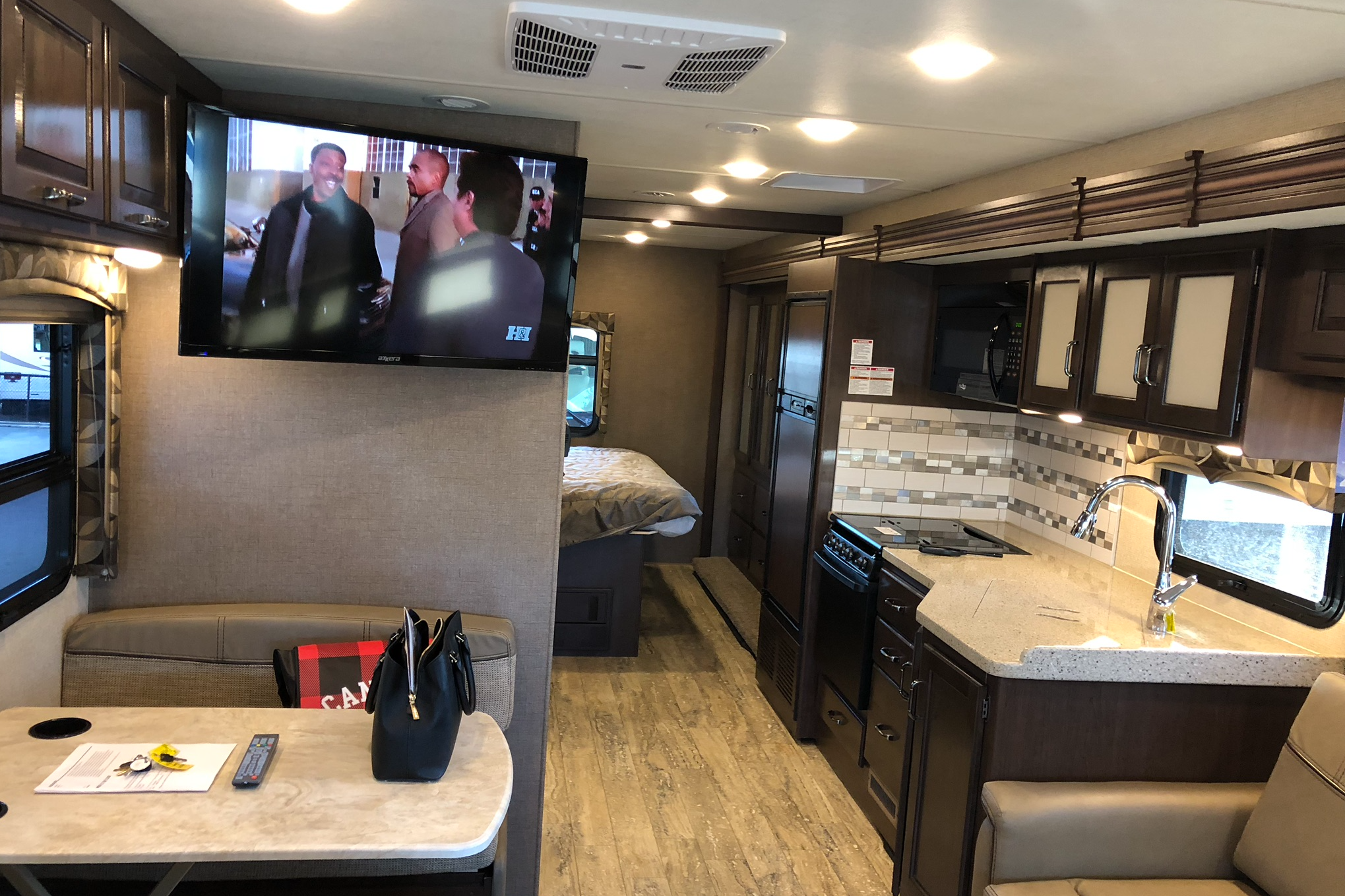 Explore BC Rentals 2018 Thor Motor Coach Hurricane