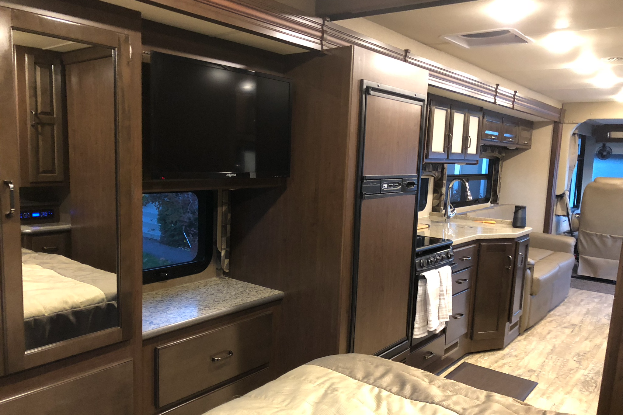 Explore BC Rentals 2018 Thor Motor Coach Hurricane