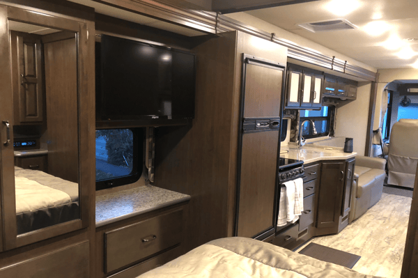 Explore BC Rentals 2018 Thor Motor Coach Hurricane
