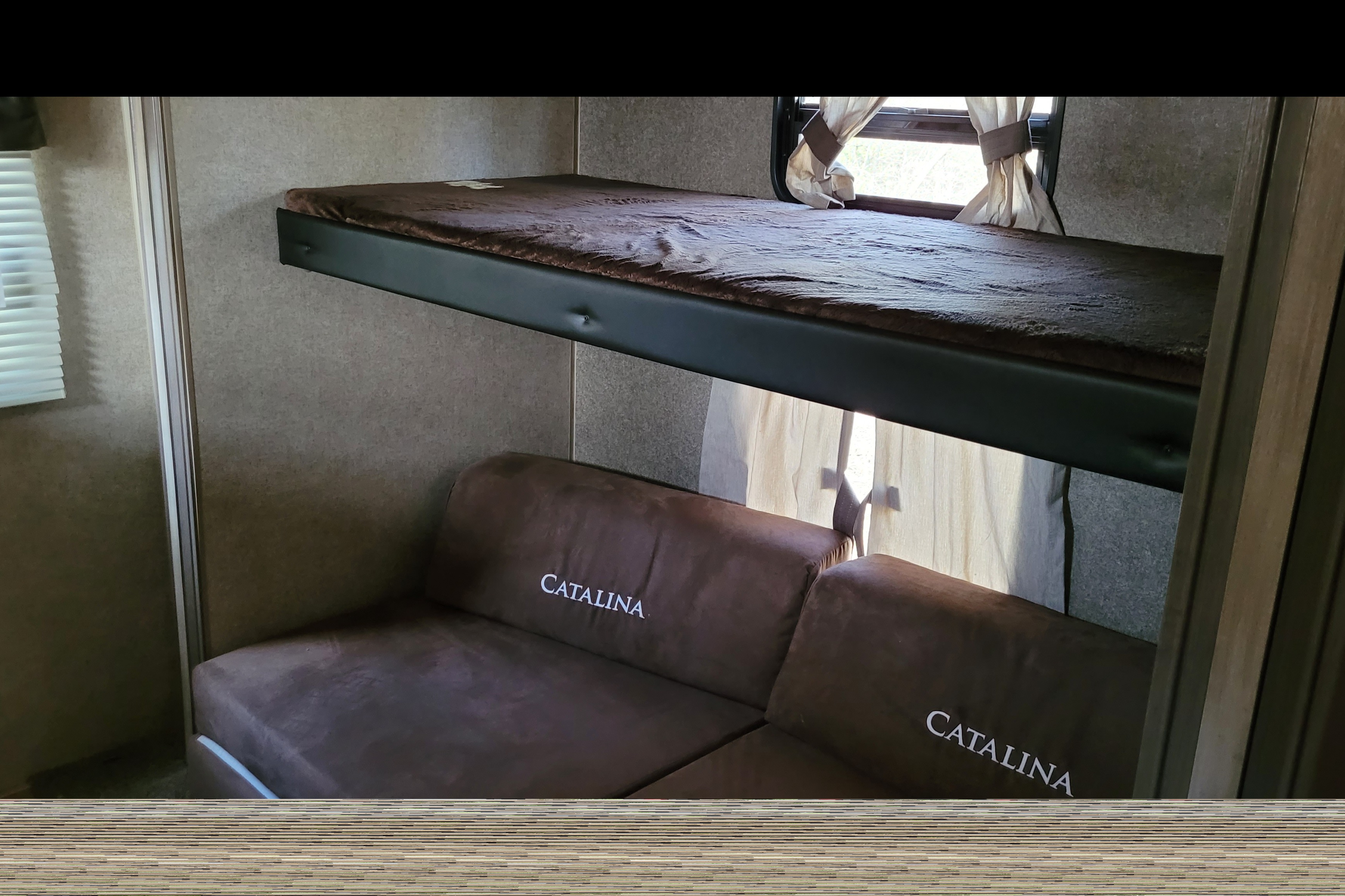 Nathan's Coachmen 32BHDSCK Travel Trailer