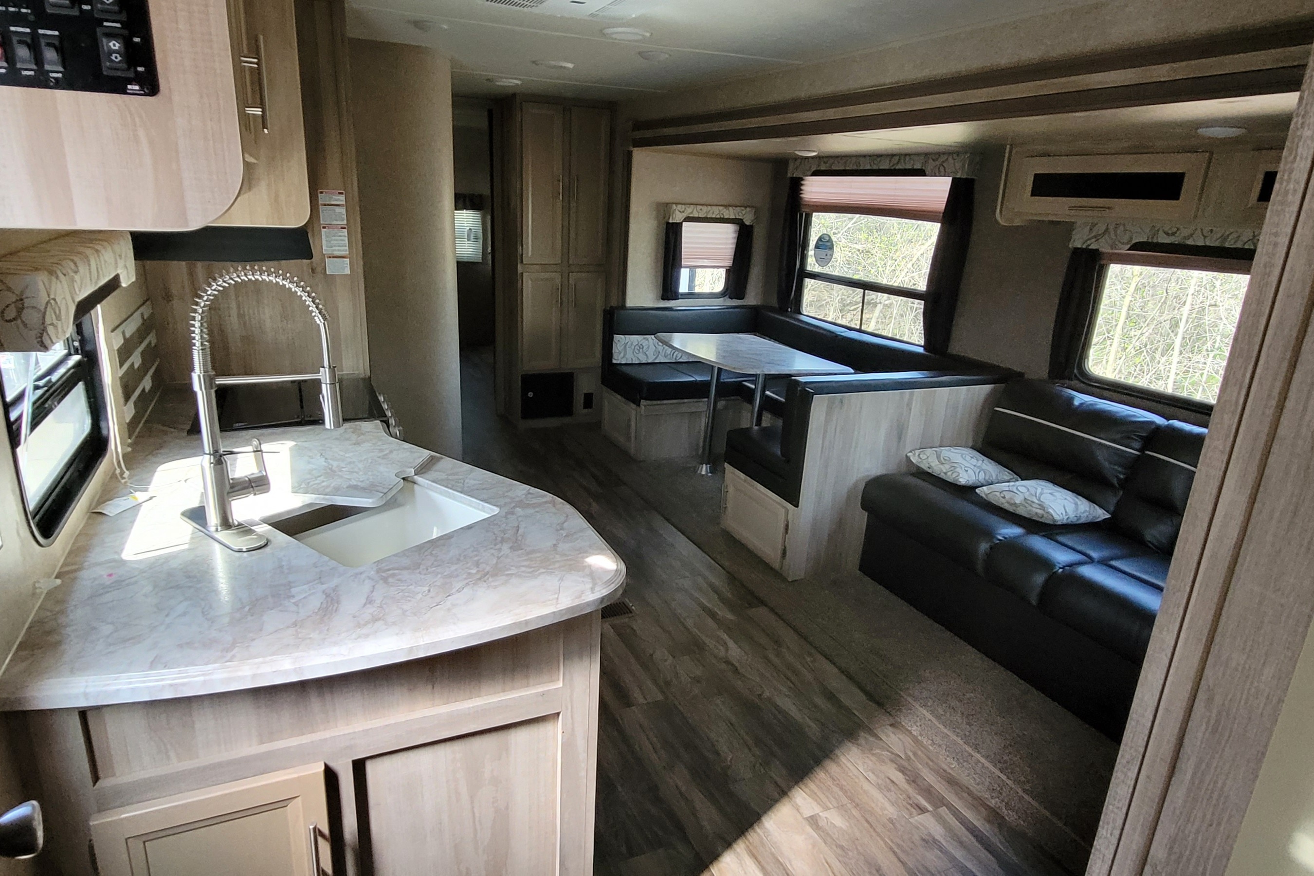 Nathan's Coachmen 32BHDSCK Travel Trailer