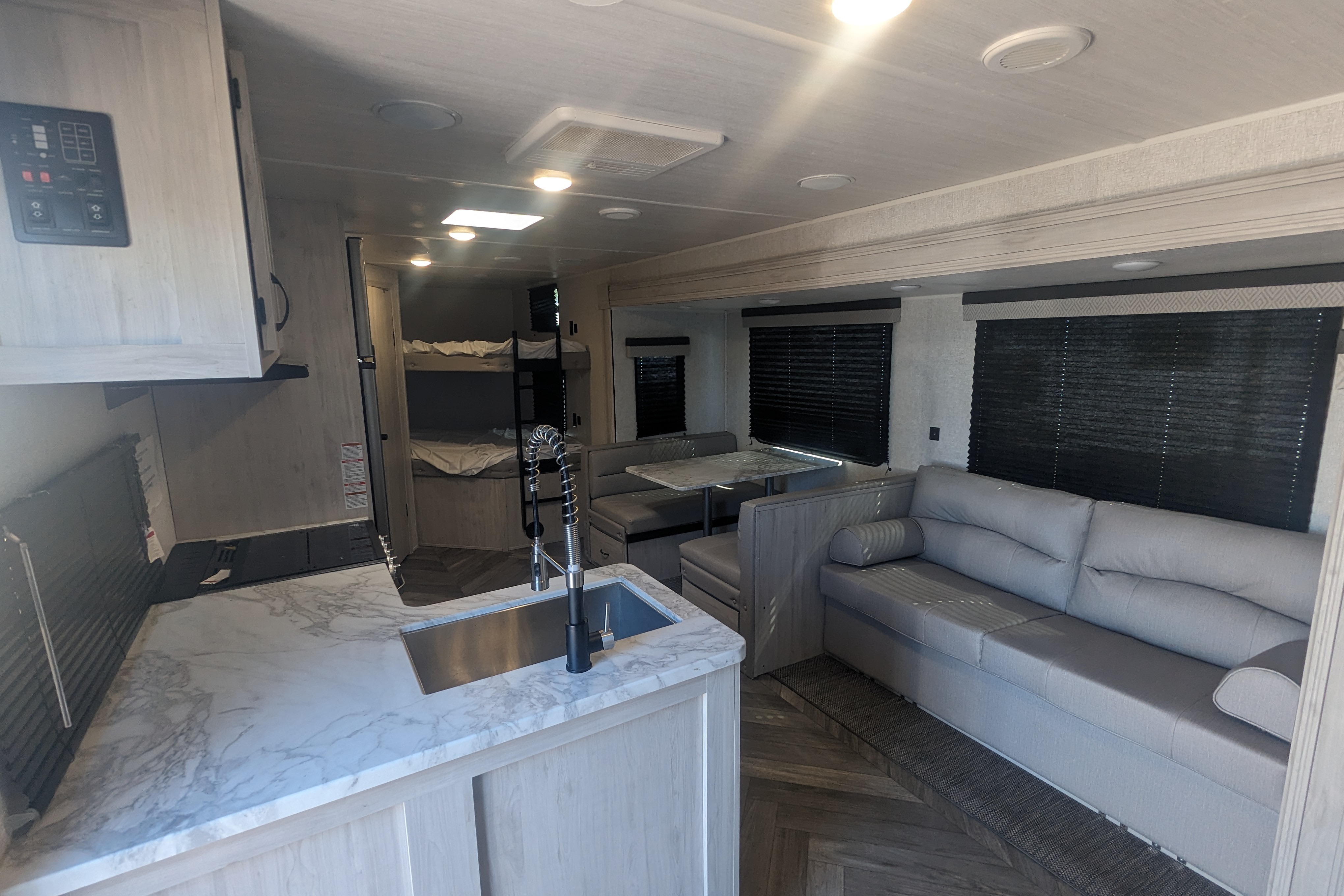 [13] Stress Free RVs - 2022 XL - Della Terra - Bunkhouse