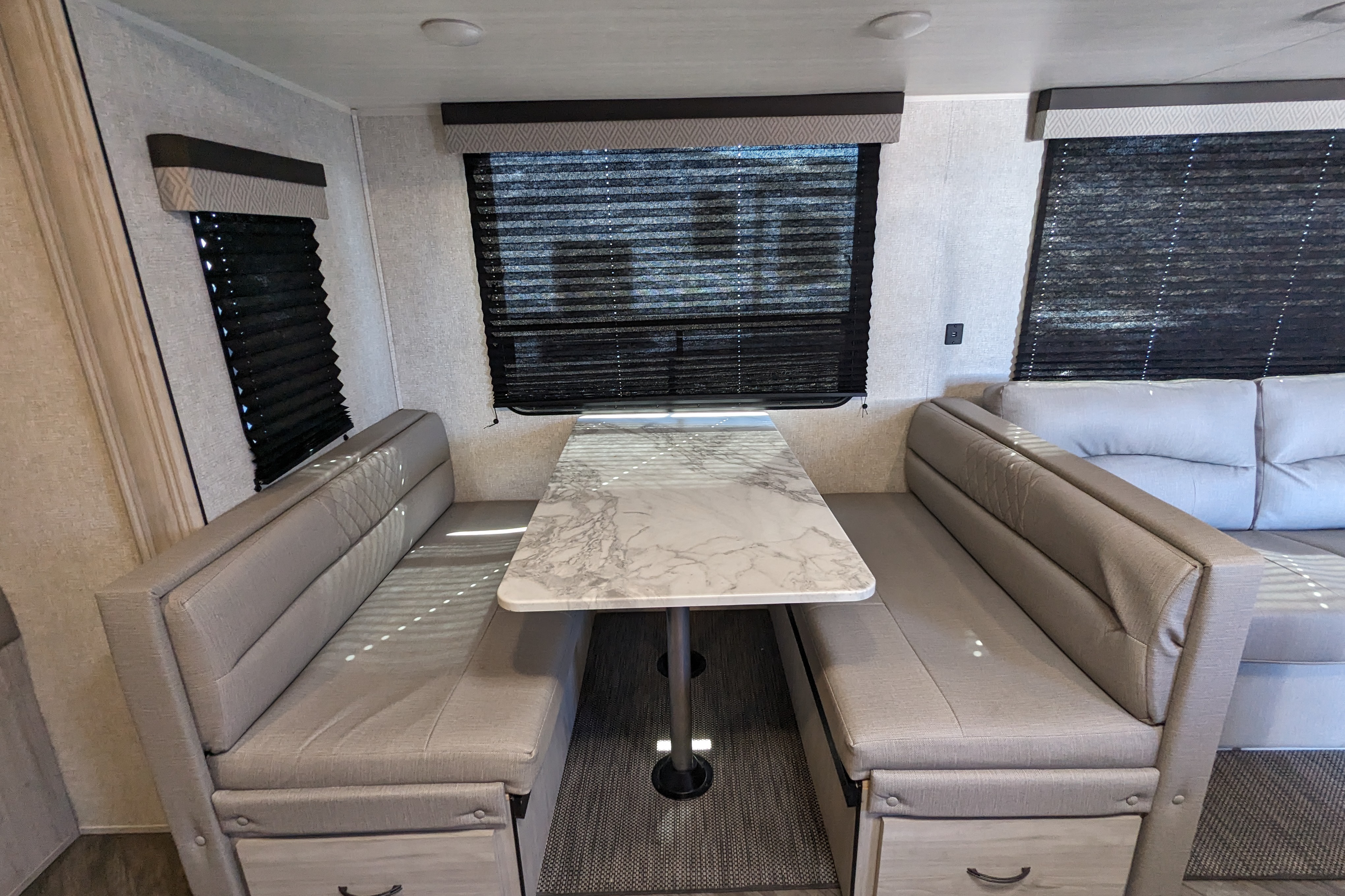 [13] Stress Free RVs - 2022 XL - Della Terra - Bunkhouse