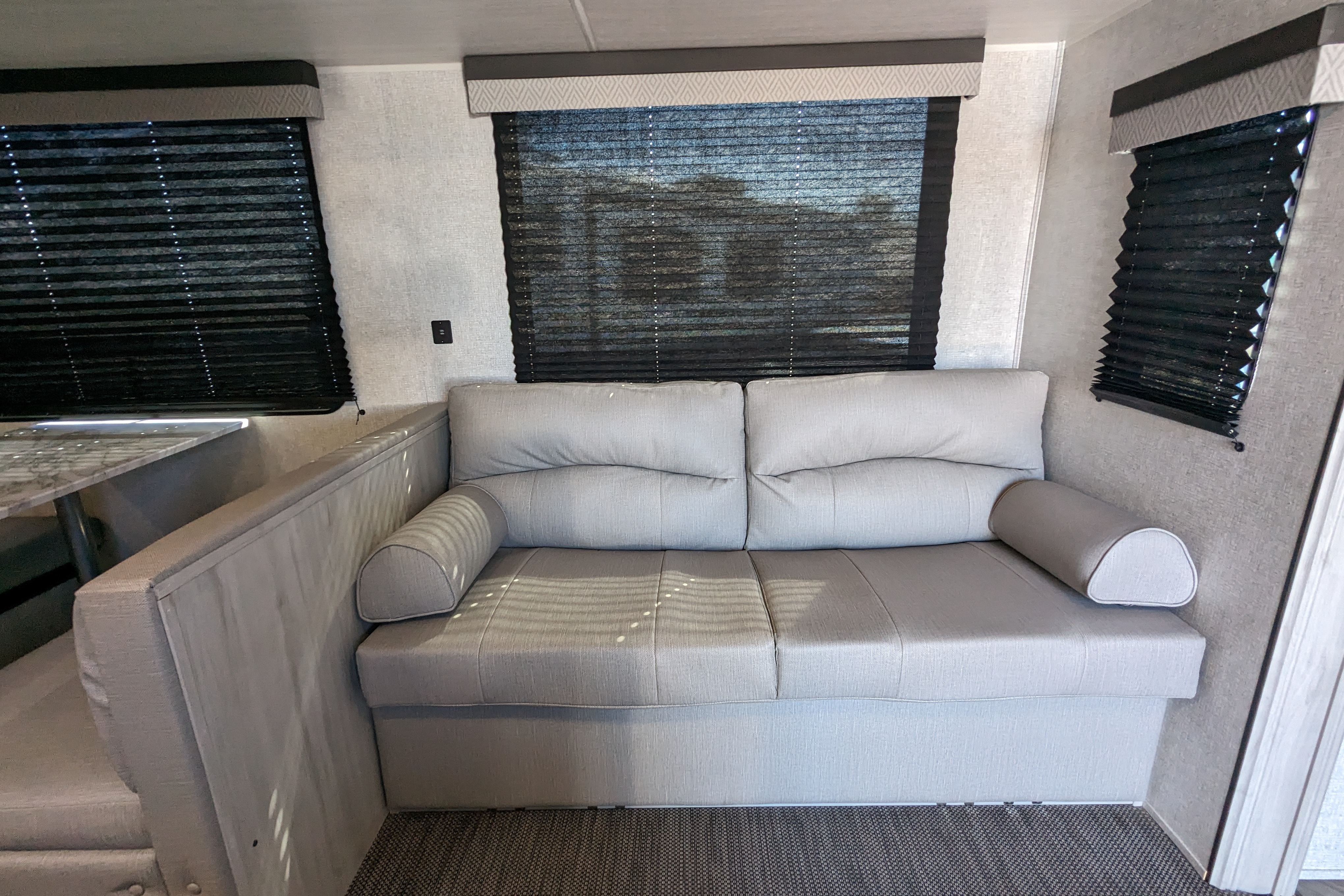 [13] Stress Free RVs - 2022 XL - Della Terra - Bunkhouse