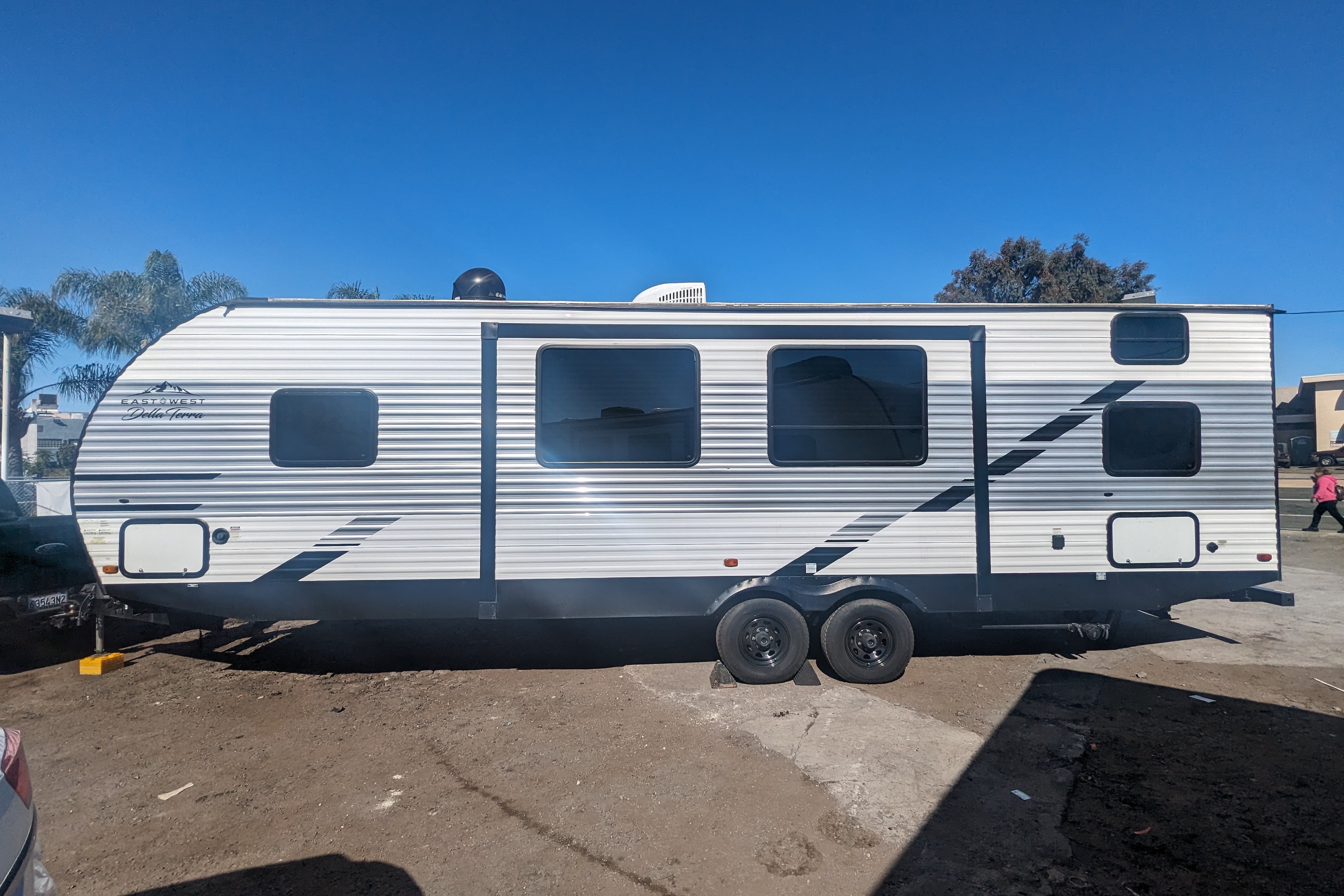 [13] Stress Free RVs - 2022 XL - Della Terra - Bunkhouse