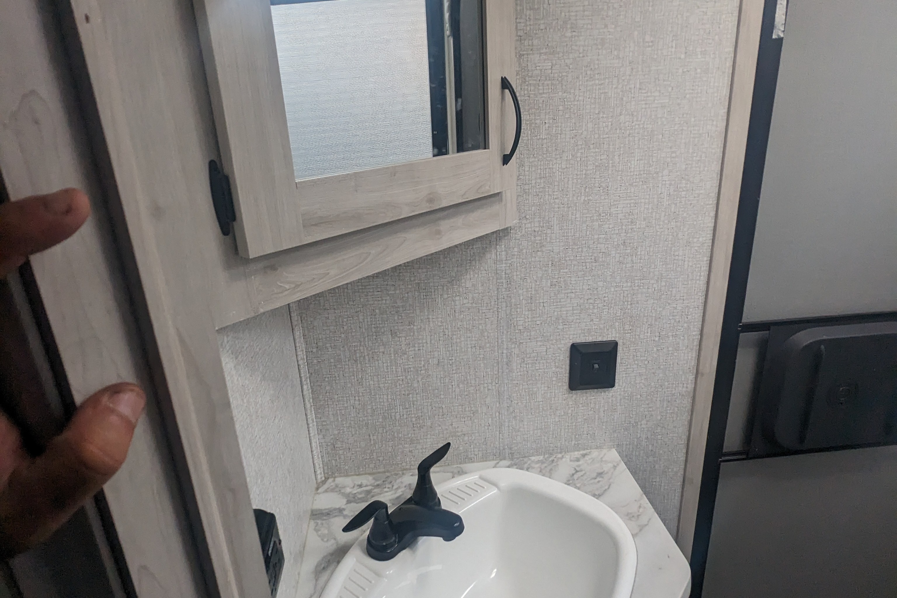 [13] Stress Free RVs - 2022 XL - Della Terra - Bunkhouse
