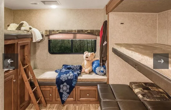 KURTIS's Venture RV ST320VIK Travel Trailer