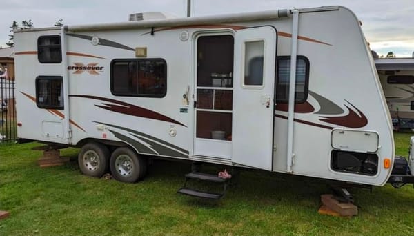 Maddy and Tay’s 24ft Family Trailer