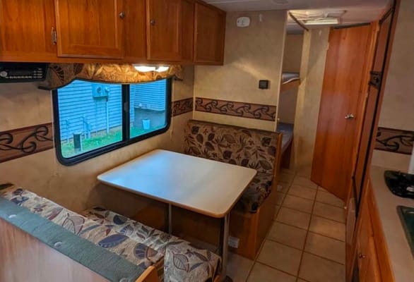 Maddy and Tay’s 24ft Family Trailer
