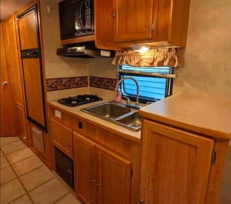 Maddy and Tay’s 24ft Family Trailer
