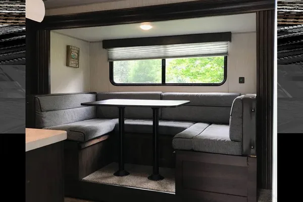Hideaway Rv rentals Fur baby friendly Wolf pup 17JG