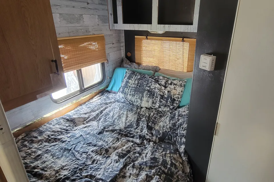 Rocky Mountain Basecamp | Fully Equipped Off-Grid Adventure Camper  21' Fleetwood Mallard