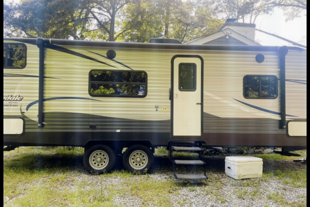 Thomas 's Keystone Summerland Travel Trailer