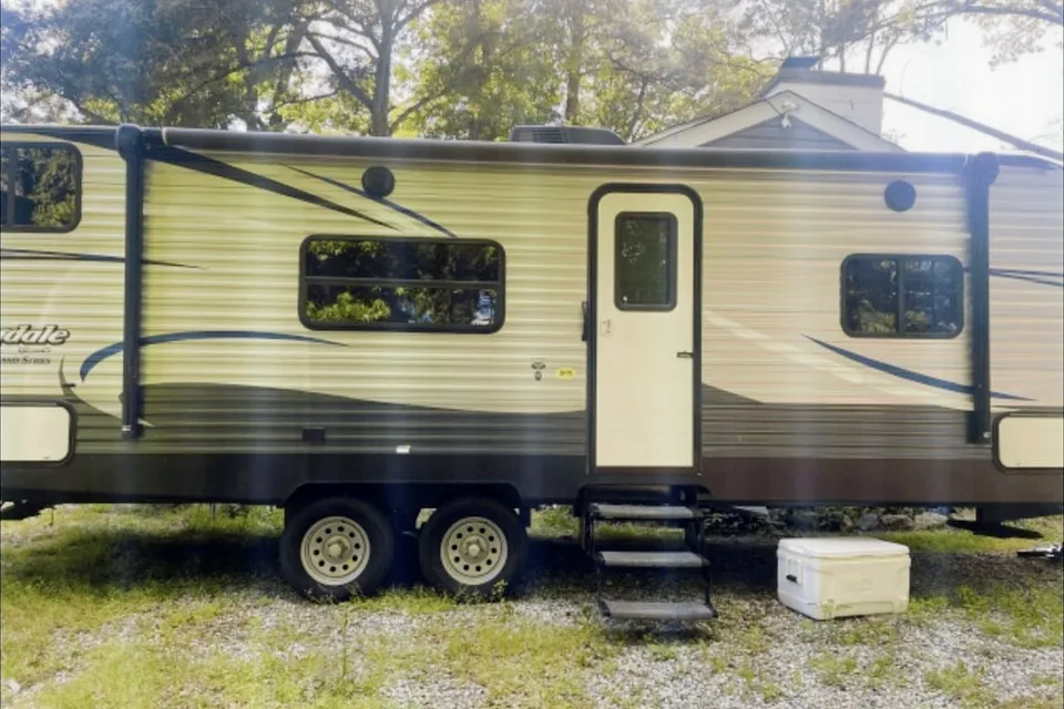Thomas 's Keystone Summerland Travel Trailer