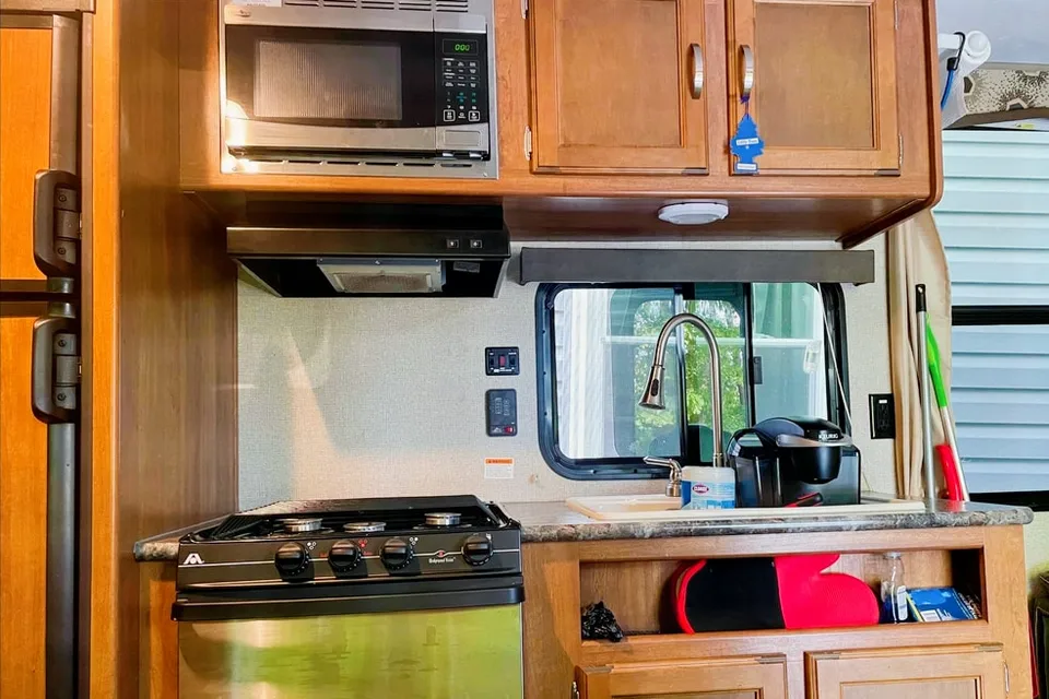 Thomas 's Keystone Summerland Travel Trailer