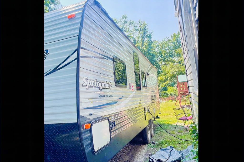 Thomas 's Keystone Summerland Travel Trailer