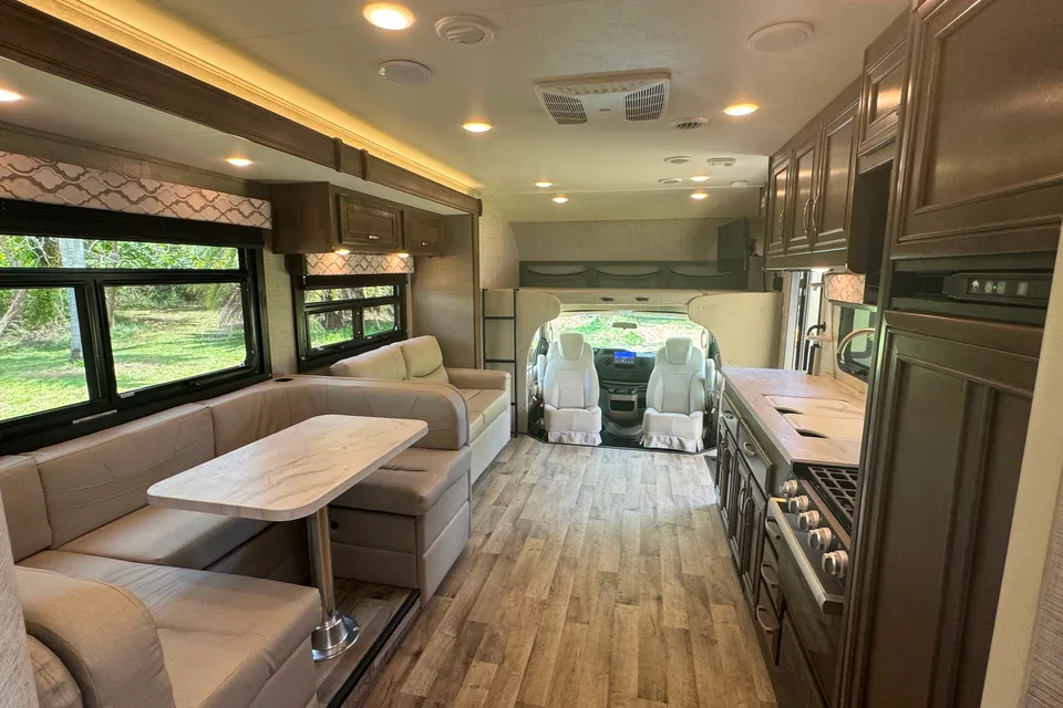 Redhawk Class C-250 MILES INCL.PER DAY