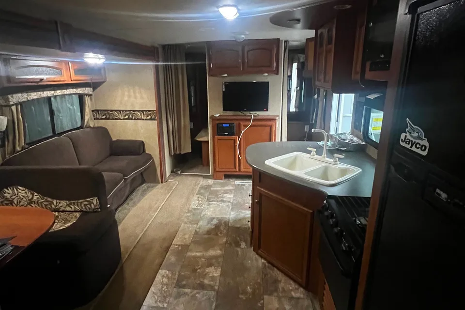 Layza’s 28 ft Jayco