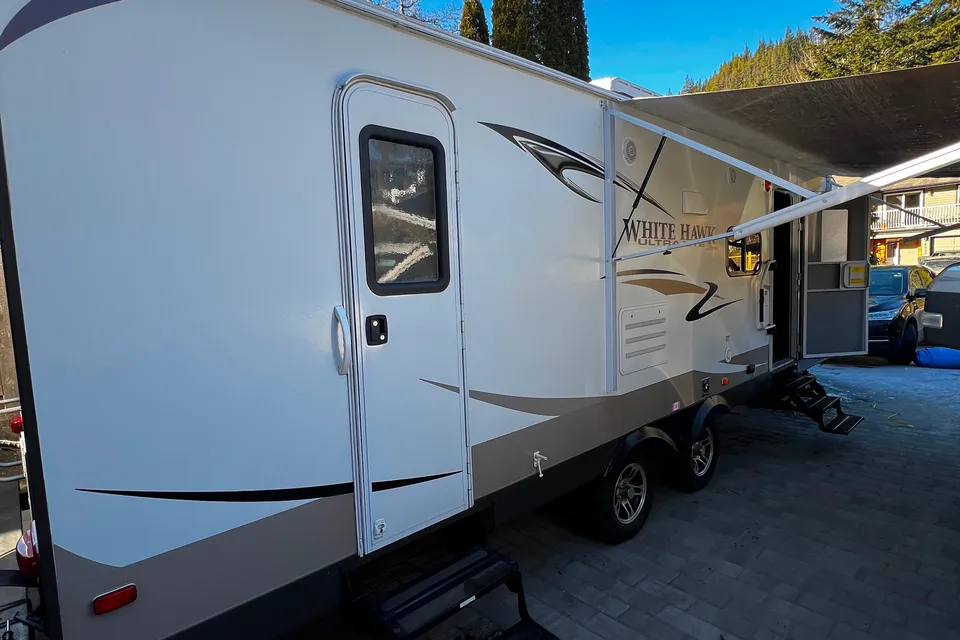 Layza’s 28 ft Jayco