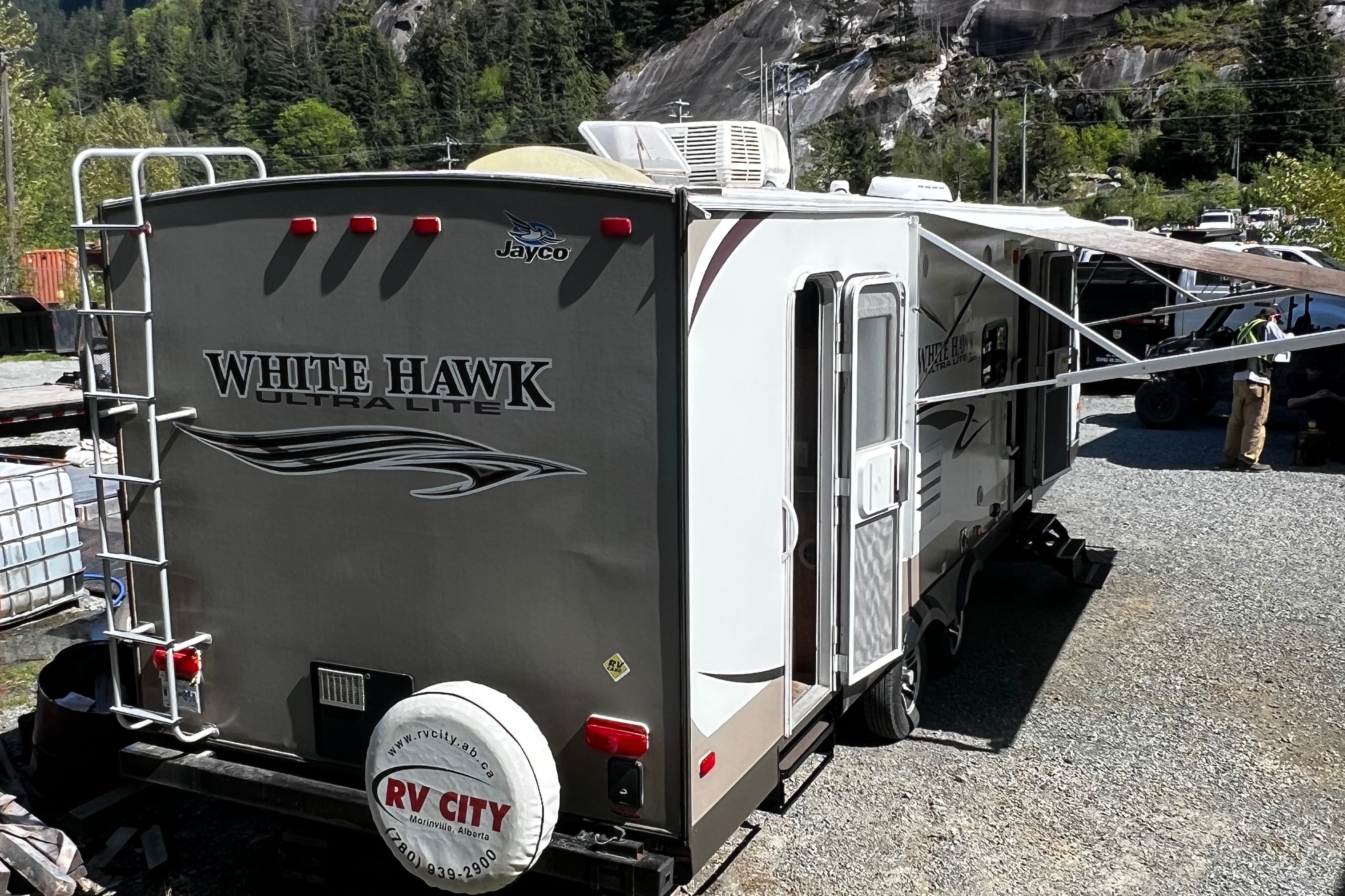 Layza’s 28 ft Jayco