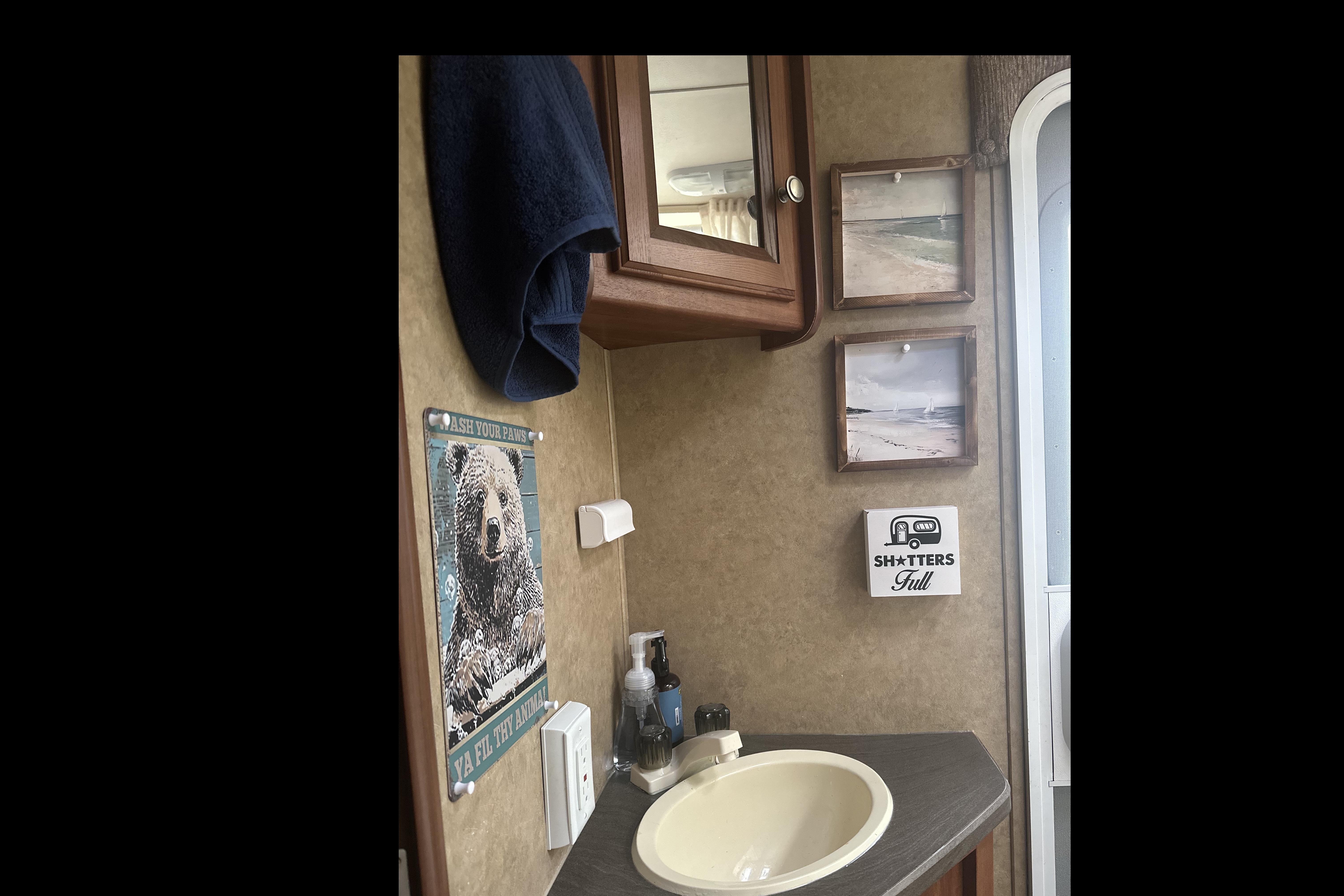 Layza’s 28 ft Jayco