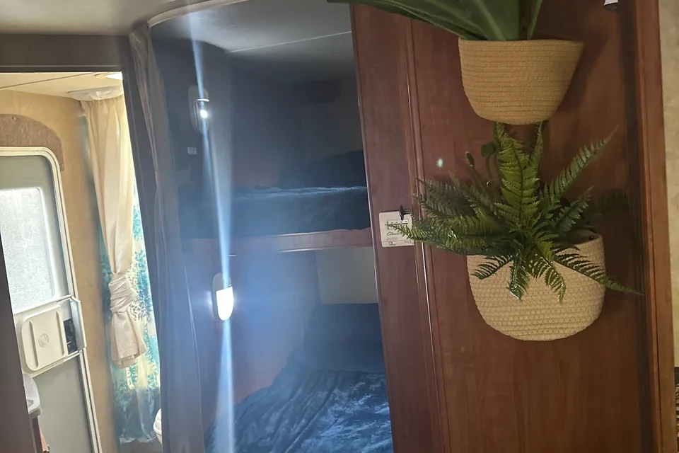 Layza’s 28 ft Jayco