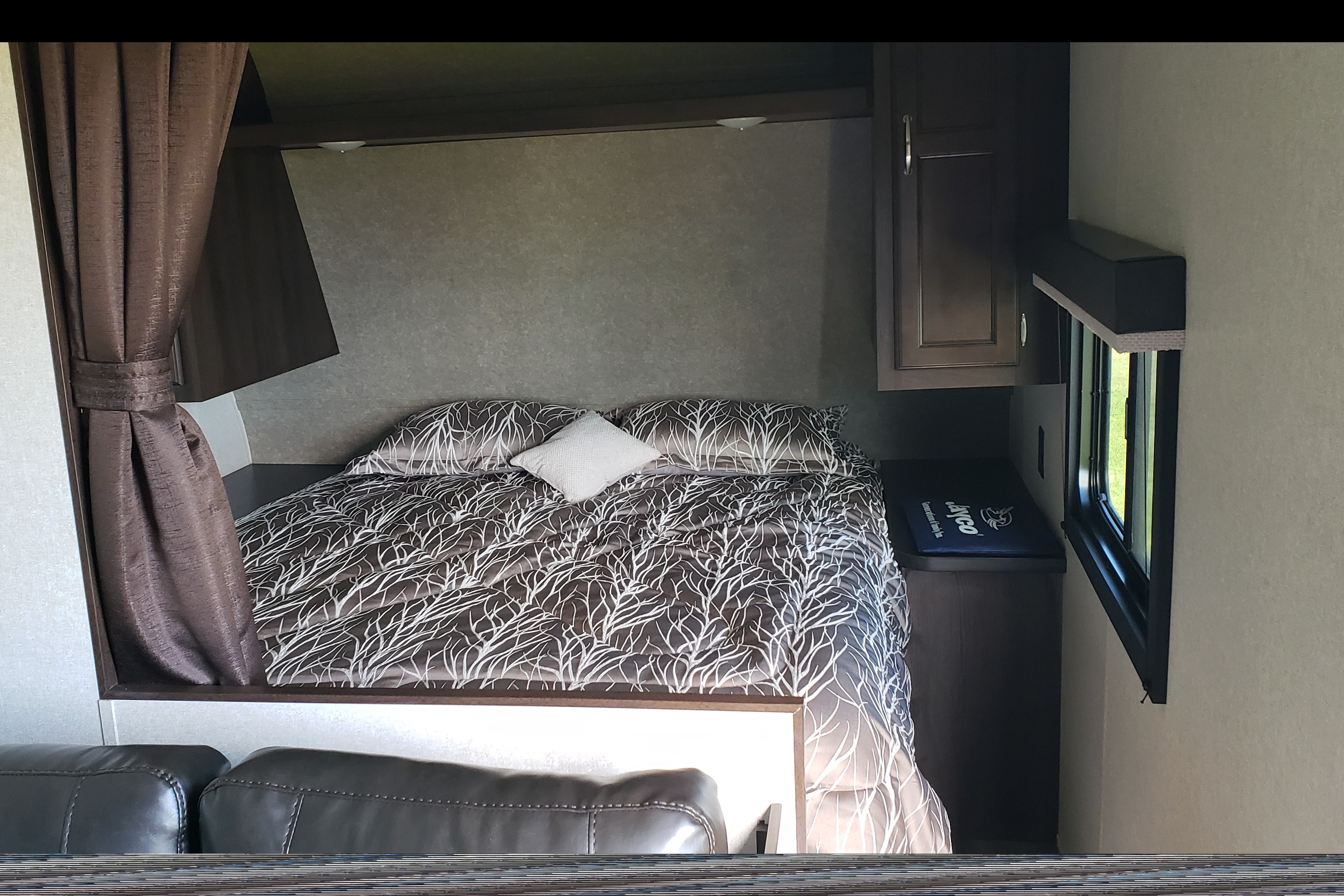 Lightweight Easy Pull Jayco Jay Flight SLX 264BH