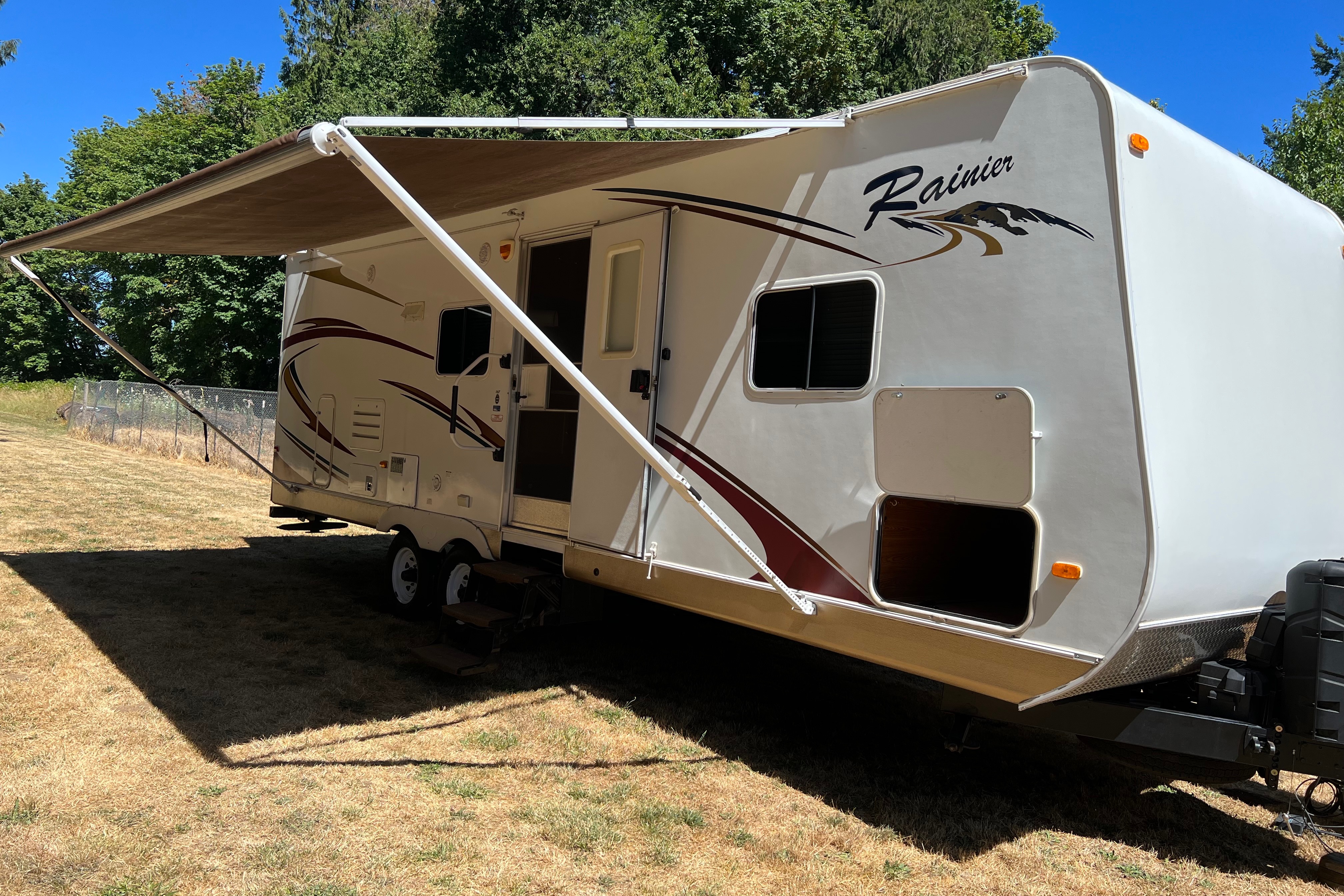 Jeff's Dutchmen Rainier Travel Trailer