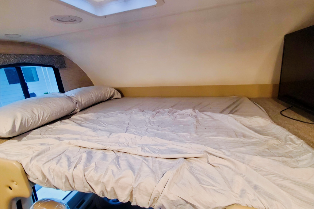 2022 Thor Chateau 25V Sleeps 7
