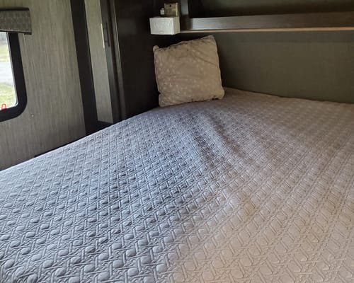 Nicole / Rob's Fun Finder Travel Trailer