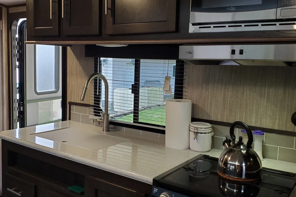 Nicole / Rob's  Fun Finder Travel Trailer