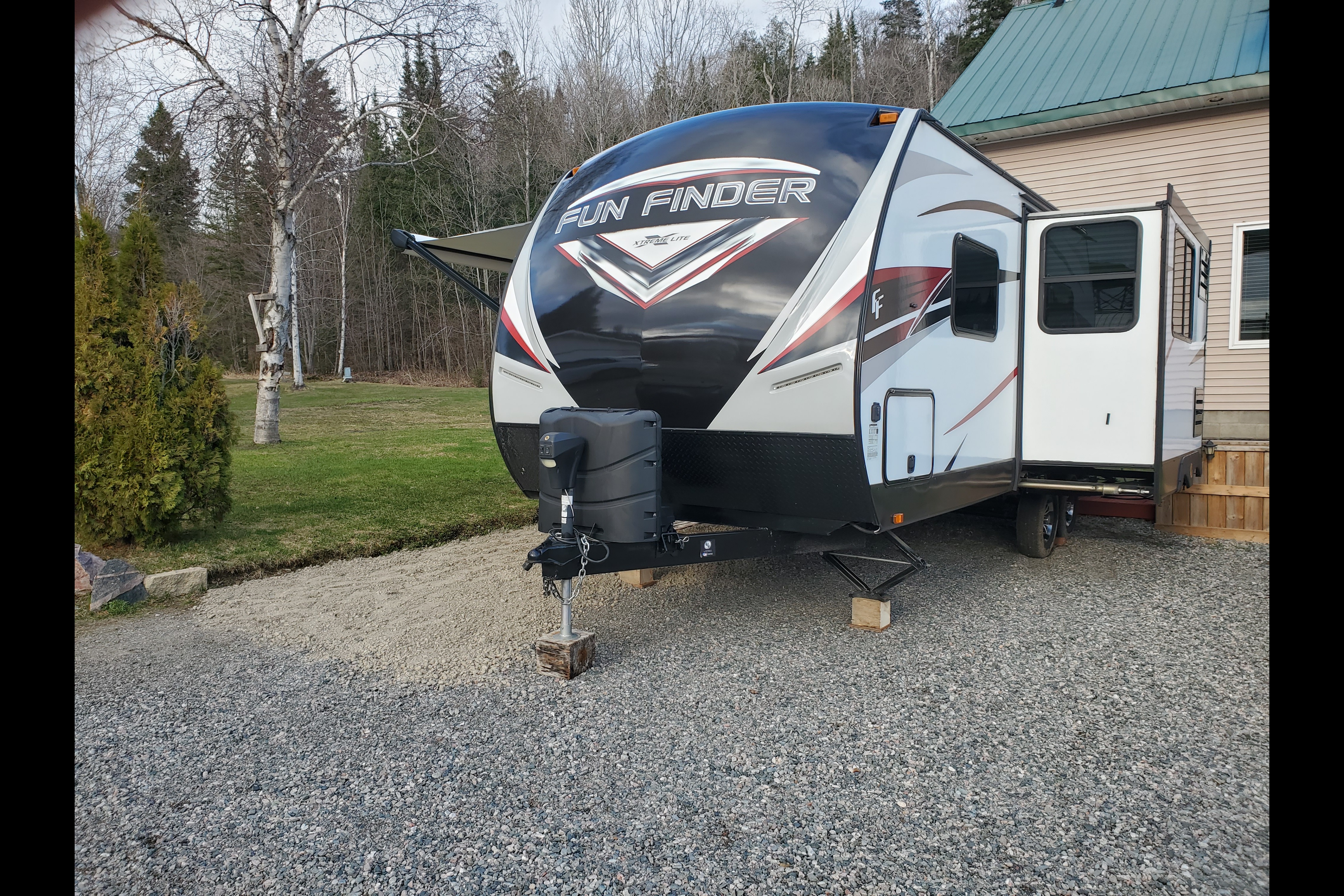 Nicole / Rob's  Fun Finder Travel Trailer