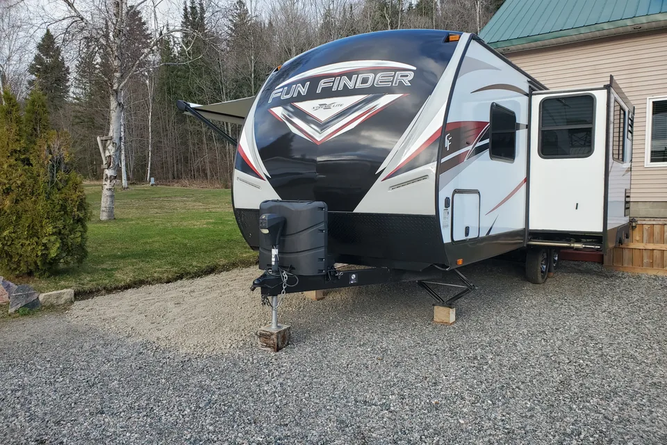 Nicole / Rob's  Fun Finder Travel Trailer
