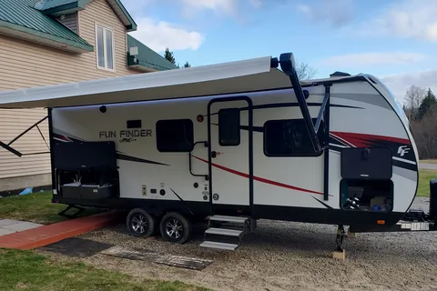 Nicole / Rob's  Fun Finder Travel Trailer