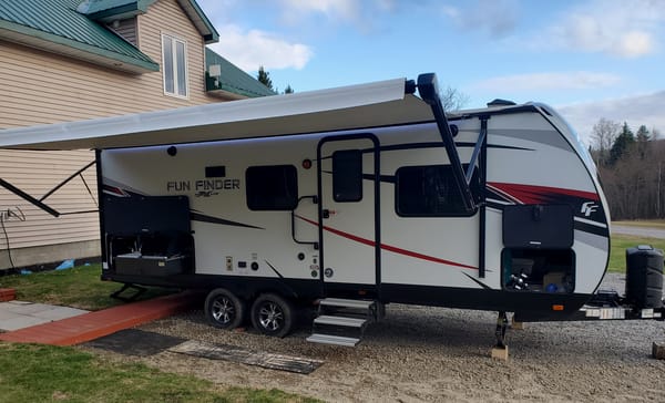Nicole / Rob's Fun Finder Travel Trailer