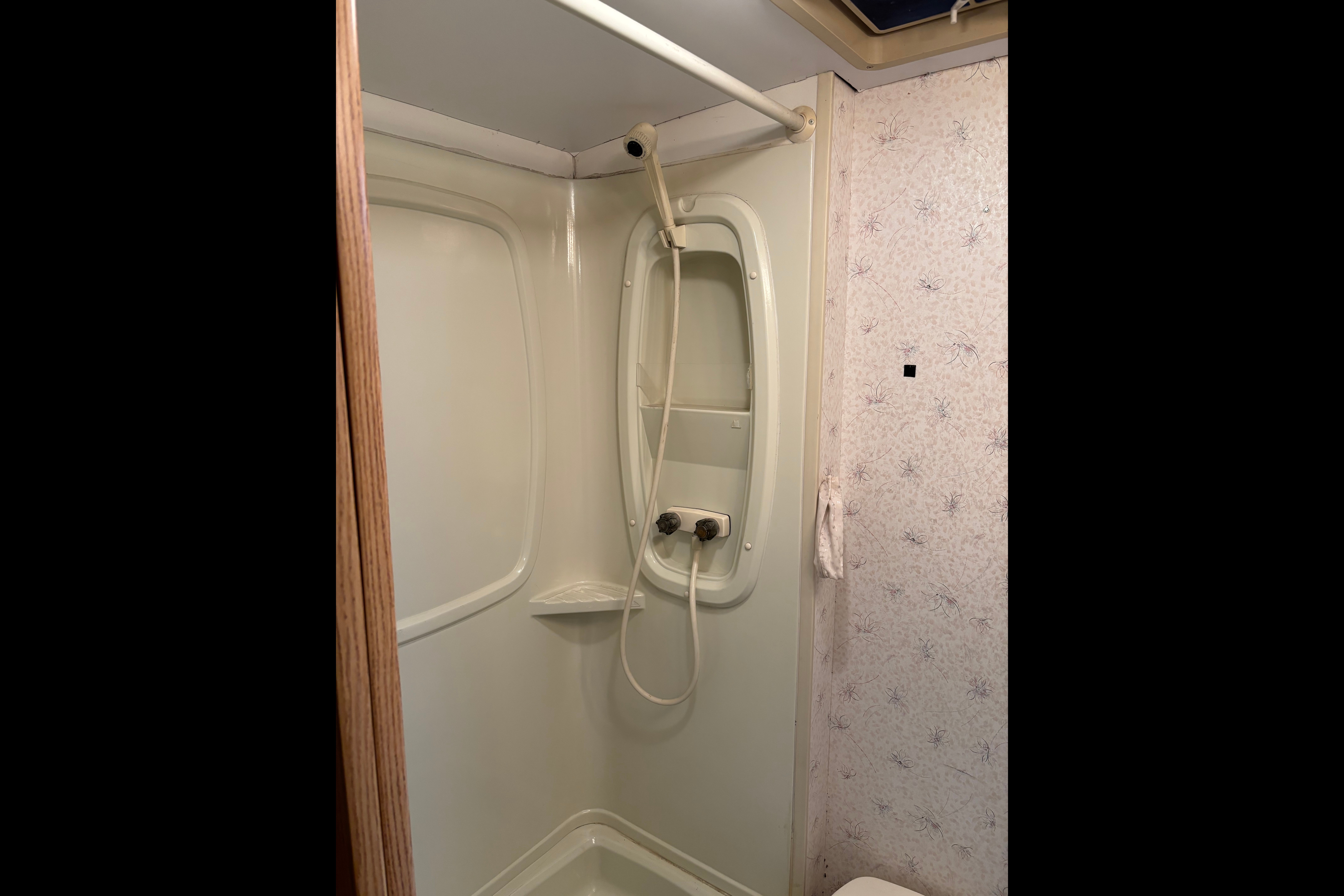 Andrii's Winnebago Adventure Class A