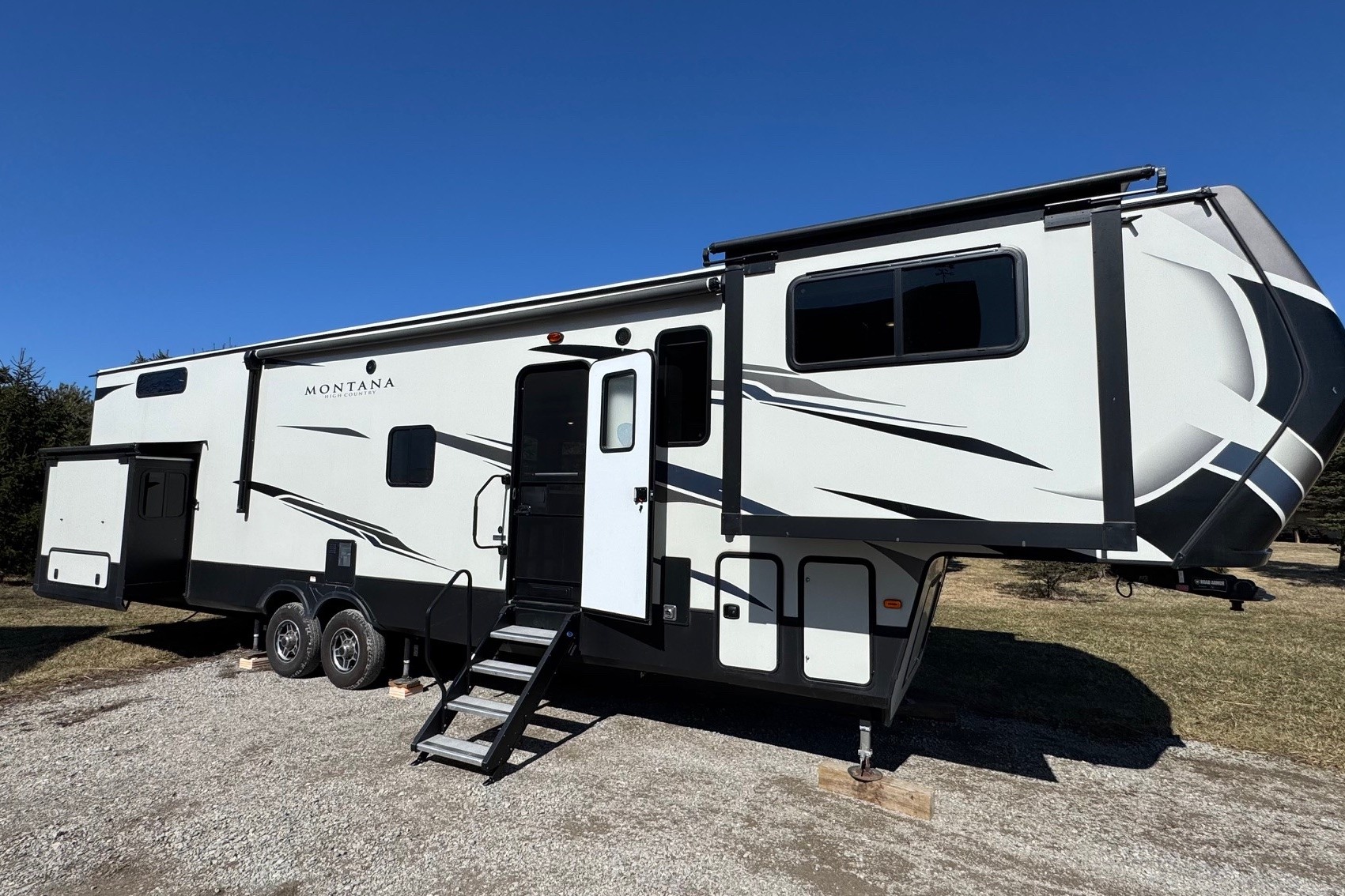 The Cabana Montana - 2021 Montana HC 377FL