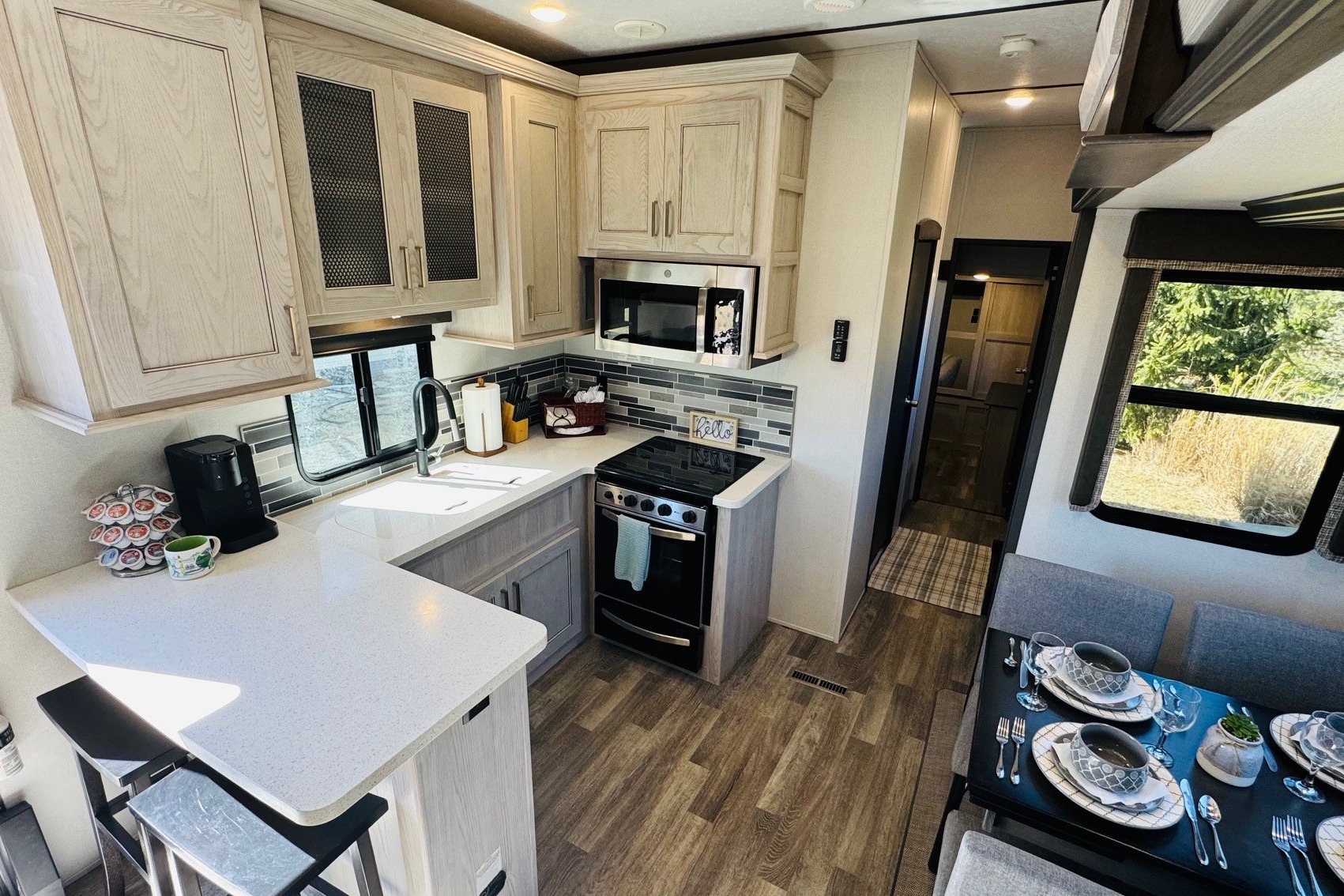 The Cabana Montana - 2021 Montana HC 377FL