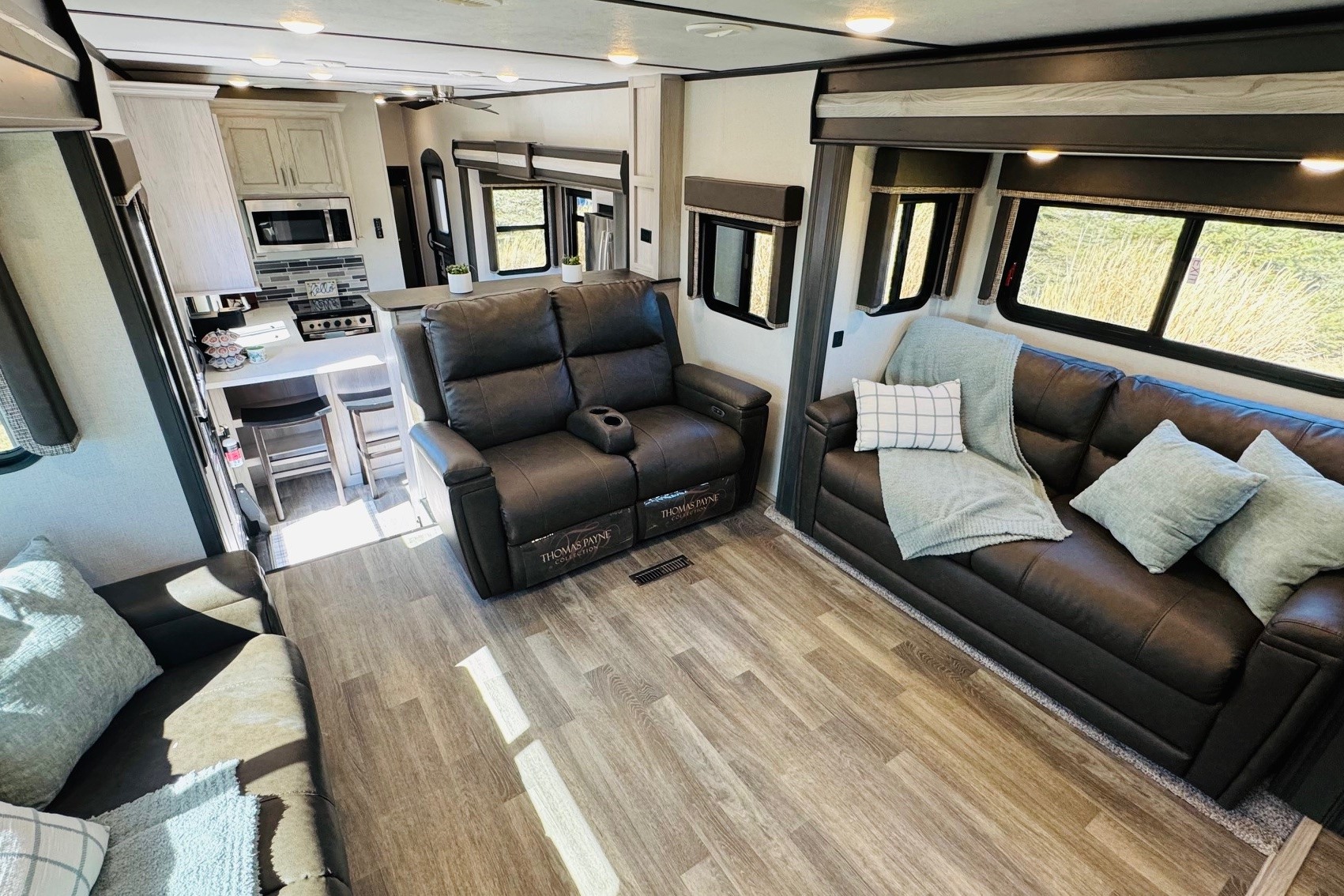 The Cabana Montana - 2021 Montana HC 377FL