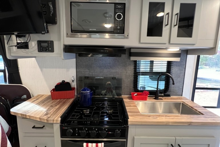 Couple's Getaway - North Trail 21RBSS - DELIVERY ONLY