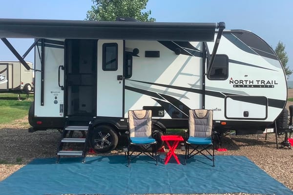 Couple's Getaway - North Trail 21RBSS - DELIVERY ONLY