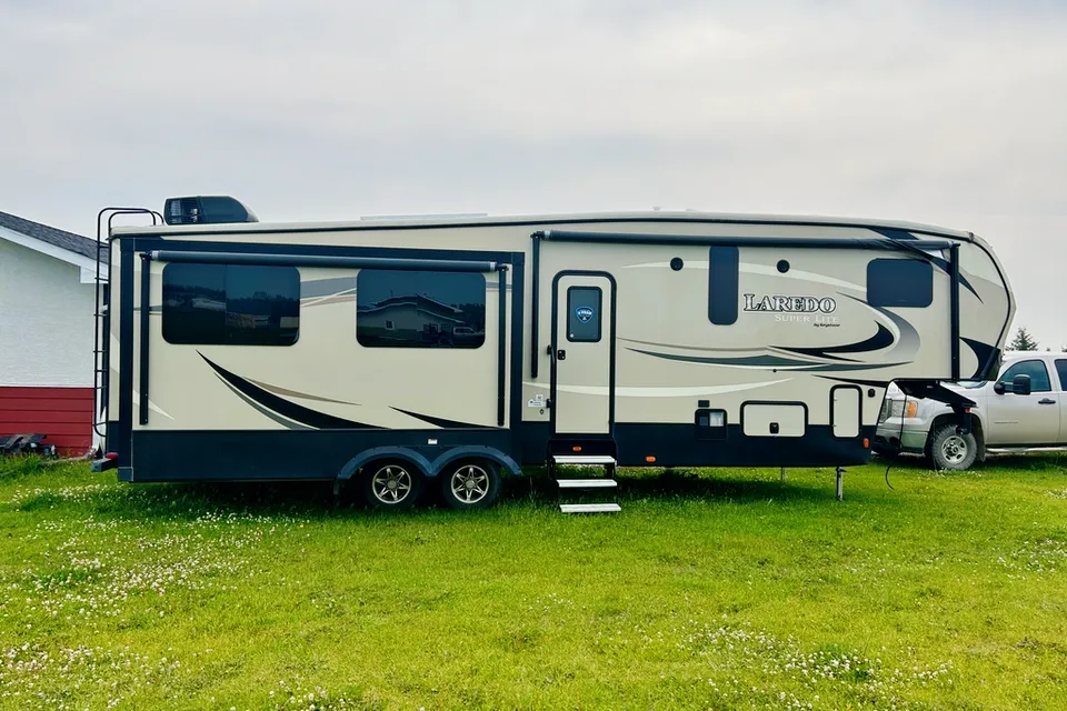 Alyssa's Keystone Laredo Fifth Wheel Side Bunkhouse