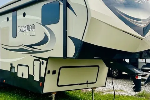 Alyssa's Keystone Laredo Fifth Wheel Side Bunkhouse