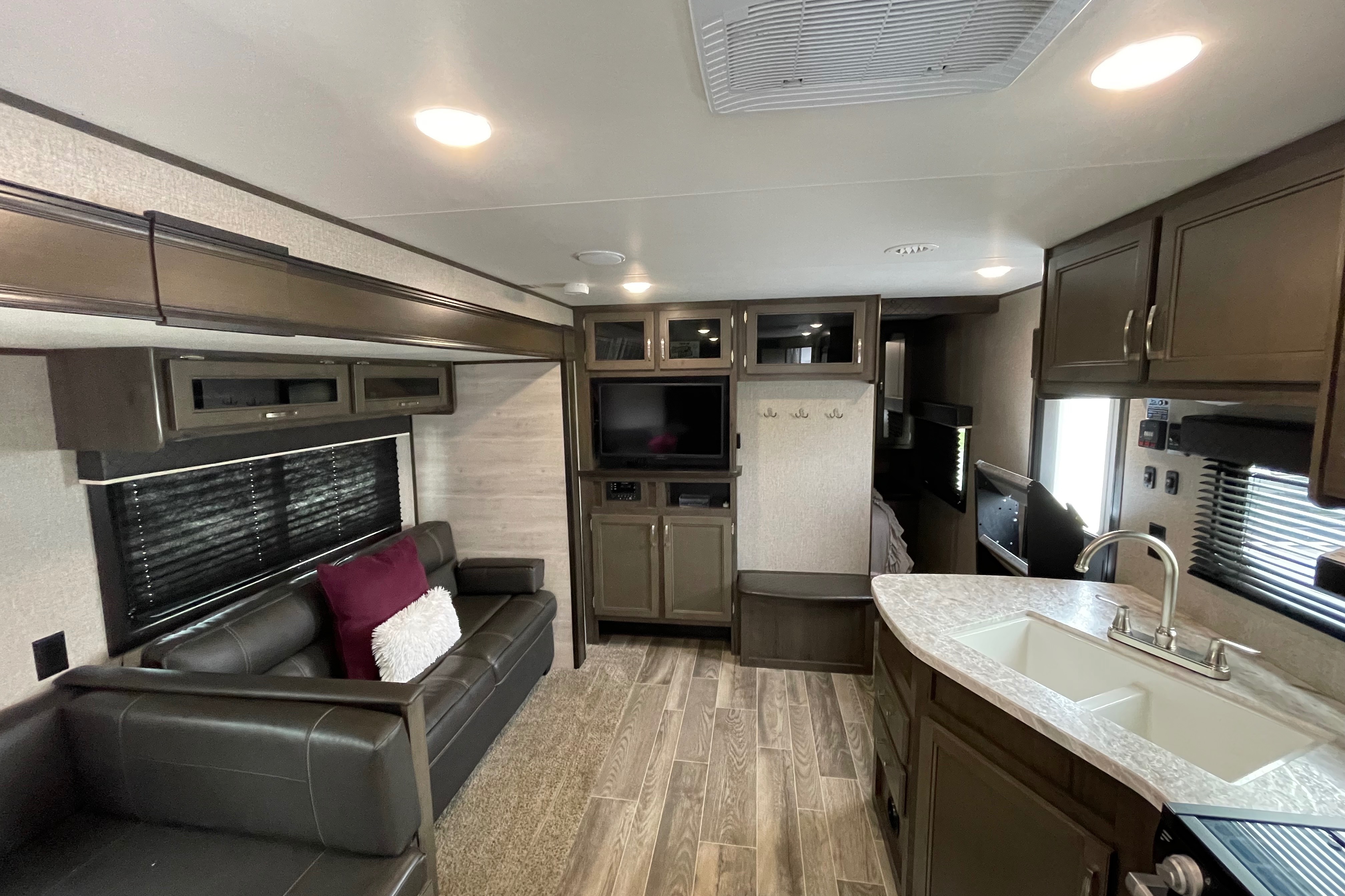 Chantelle's Jayco 287bhs Travel Trailer
